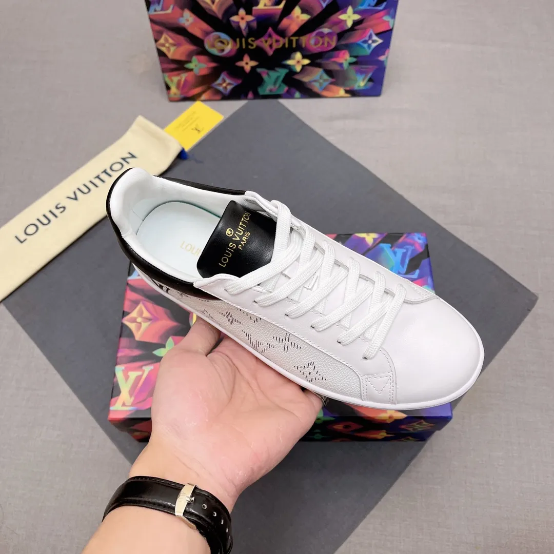p360 🙏LV men's shoes official website has launched the latest 1:1 copy, synchronized with Hong Kong counters, and on the same catwalk; all "🍡🍡, the rubber outsole is non-slip and wear-resistant; the fabric is made of first-layer cowhide and 3D printing, sheepskin lining, comfortable to wear, attractive style, fine workmanship, with simple and neat shoe last JP, showing the boldness and toughness of men, multiple colors available Code numbers 38 to 44, 45 to 46 can be customized. No. 019